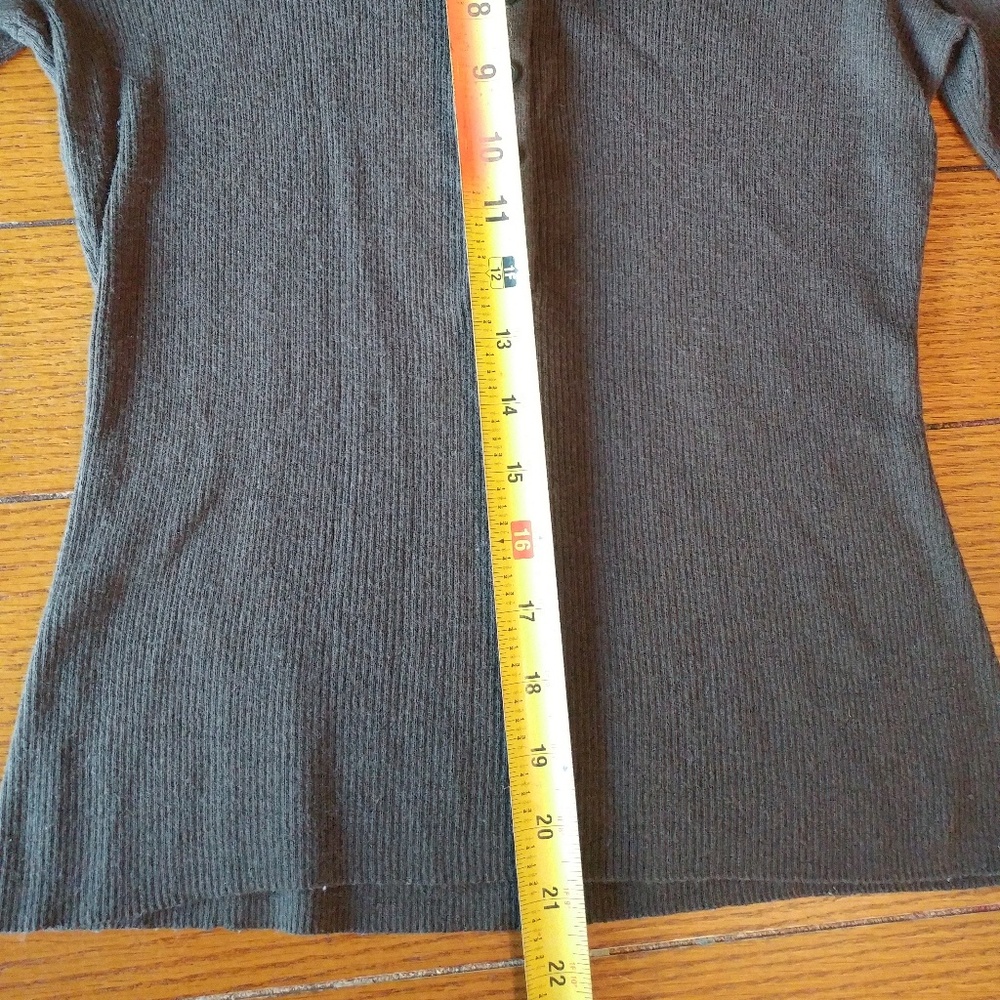 đRibbed Button-Up Tee - Picture 6 of 6